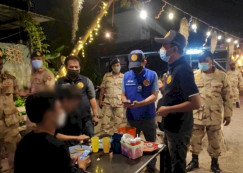 จับ-2-ร้านดังเมืองตรัง-เปิดขายเหล้าโจ๋งครึ่ม-จัดโปรท้าทายคำสั่งคุมโควิด-–-ไทยรัฐ